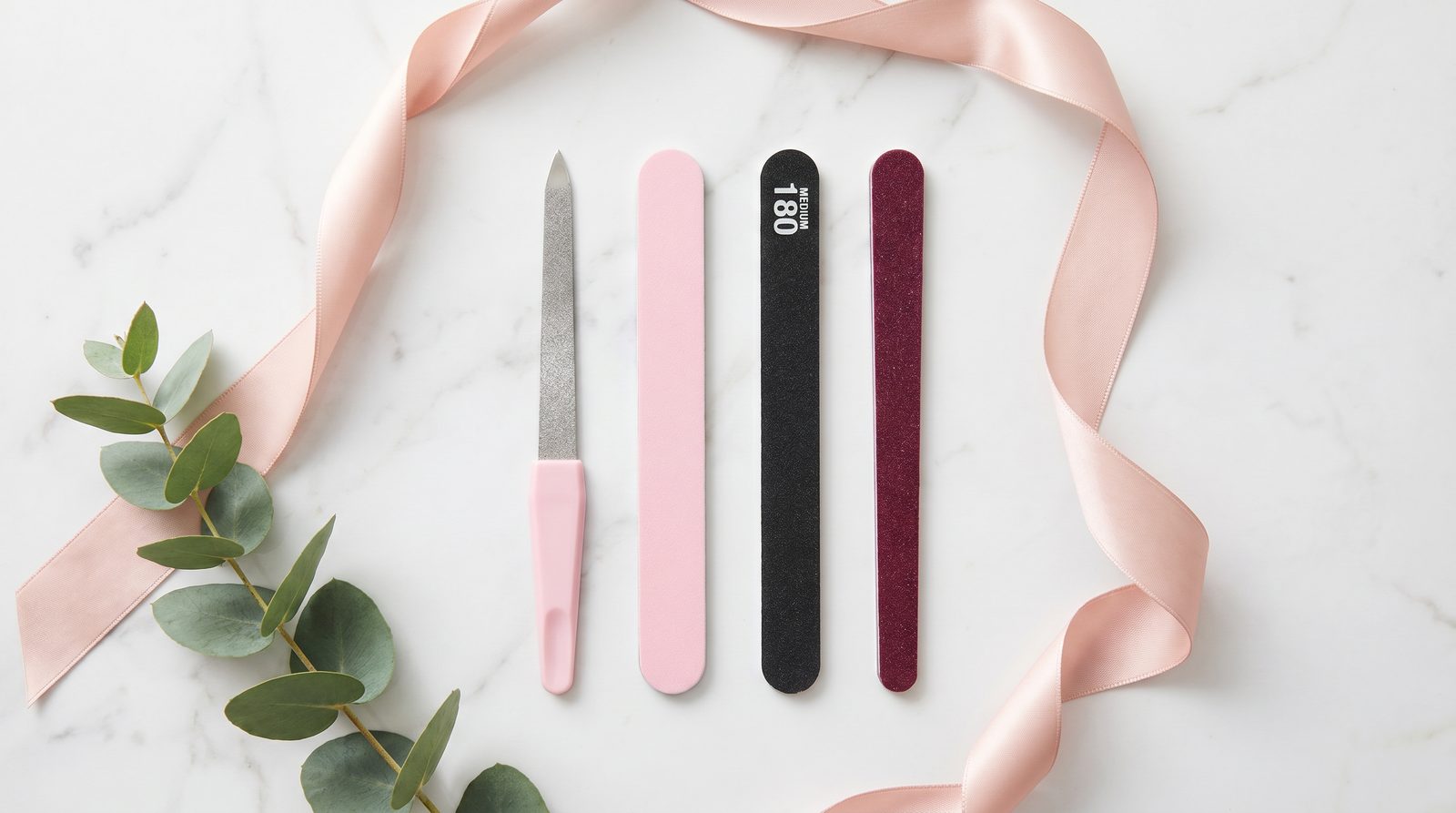 Limas de uñas Fussy: metálica de zafiro, rosa, esmeril y clásica sobre mármol